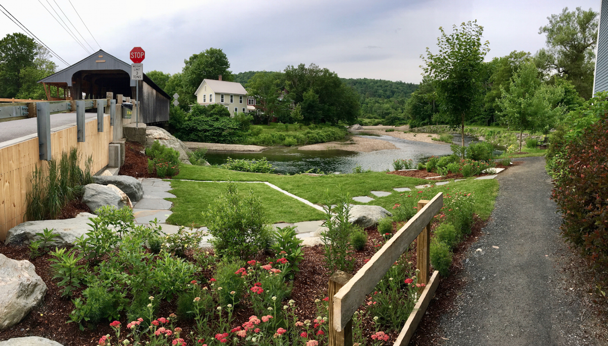 Lovett Park from bridge Street (Aug., 2017)